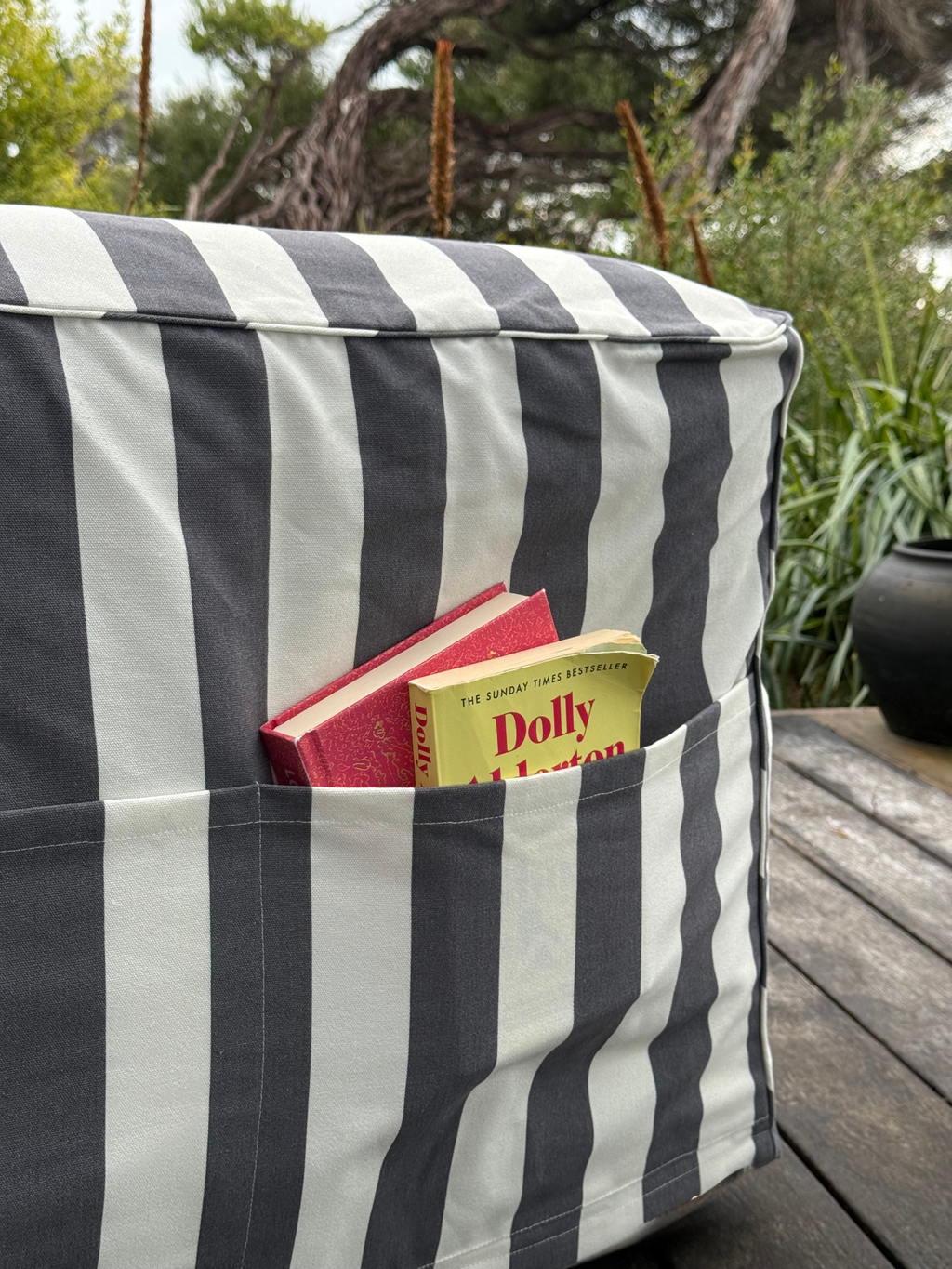 The Clouded Couch Single - Hamptons