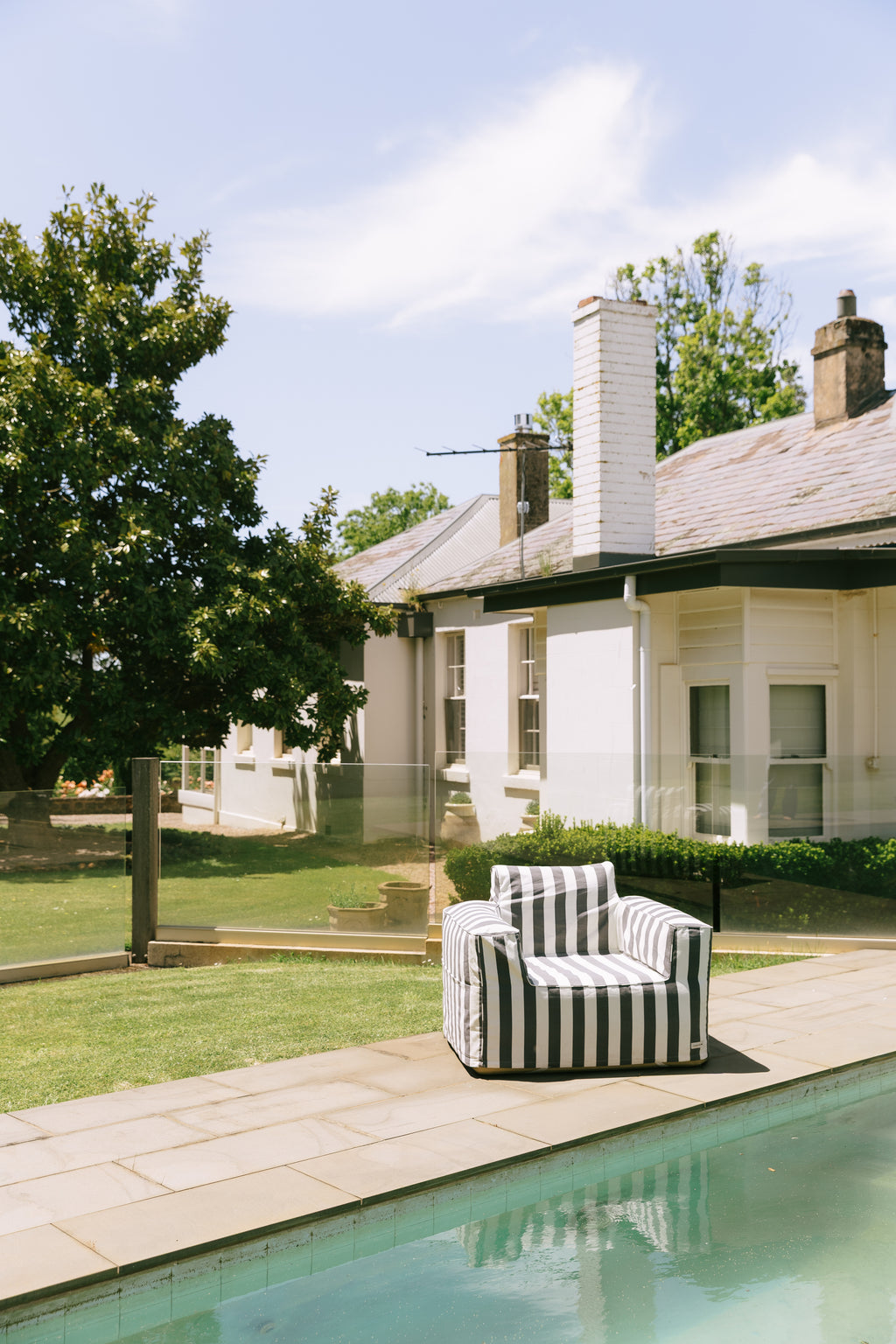 The Clouded Couch Single - Hamptons