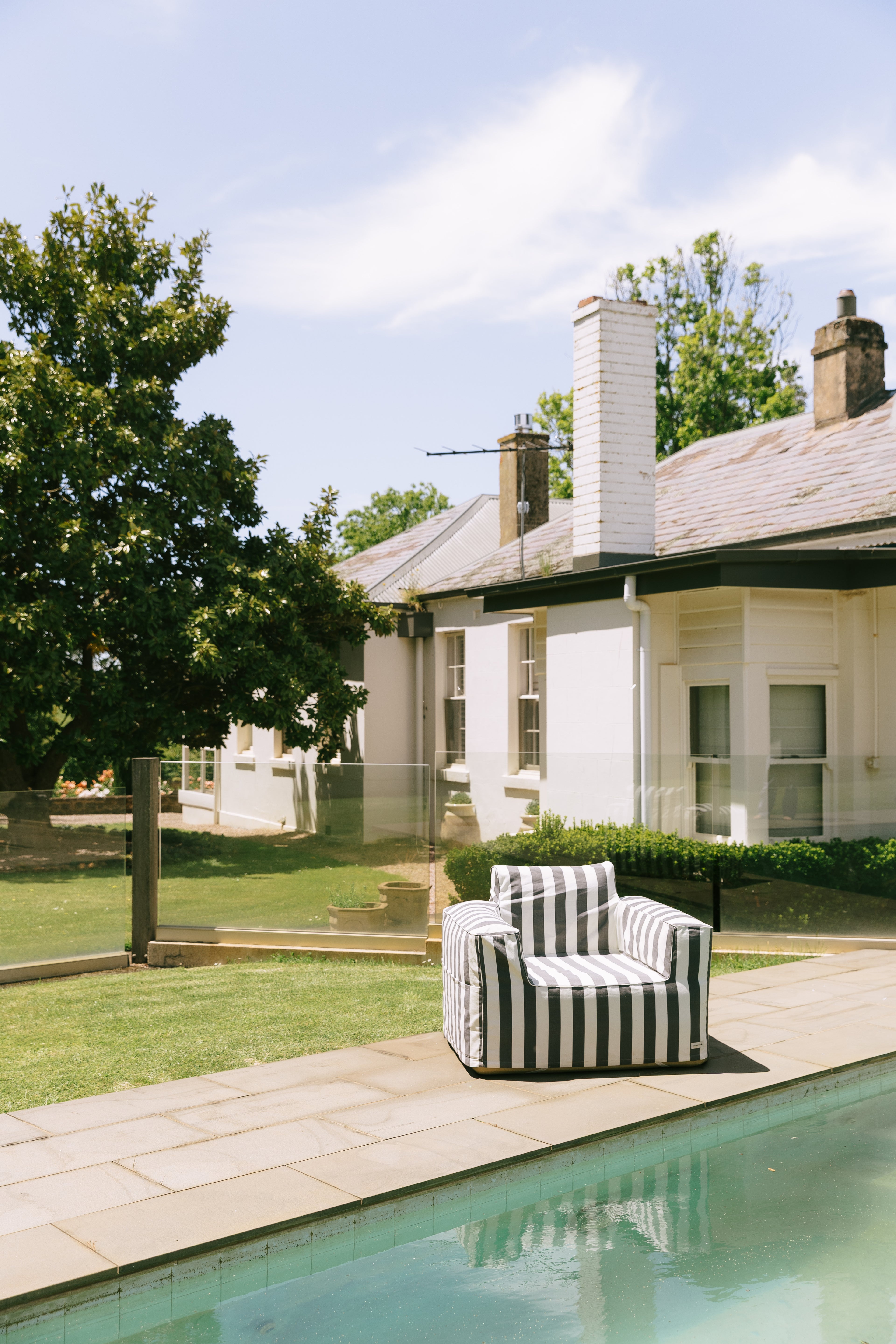 The Clouded Couch Single - Hamptons