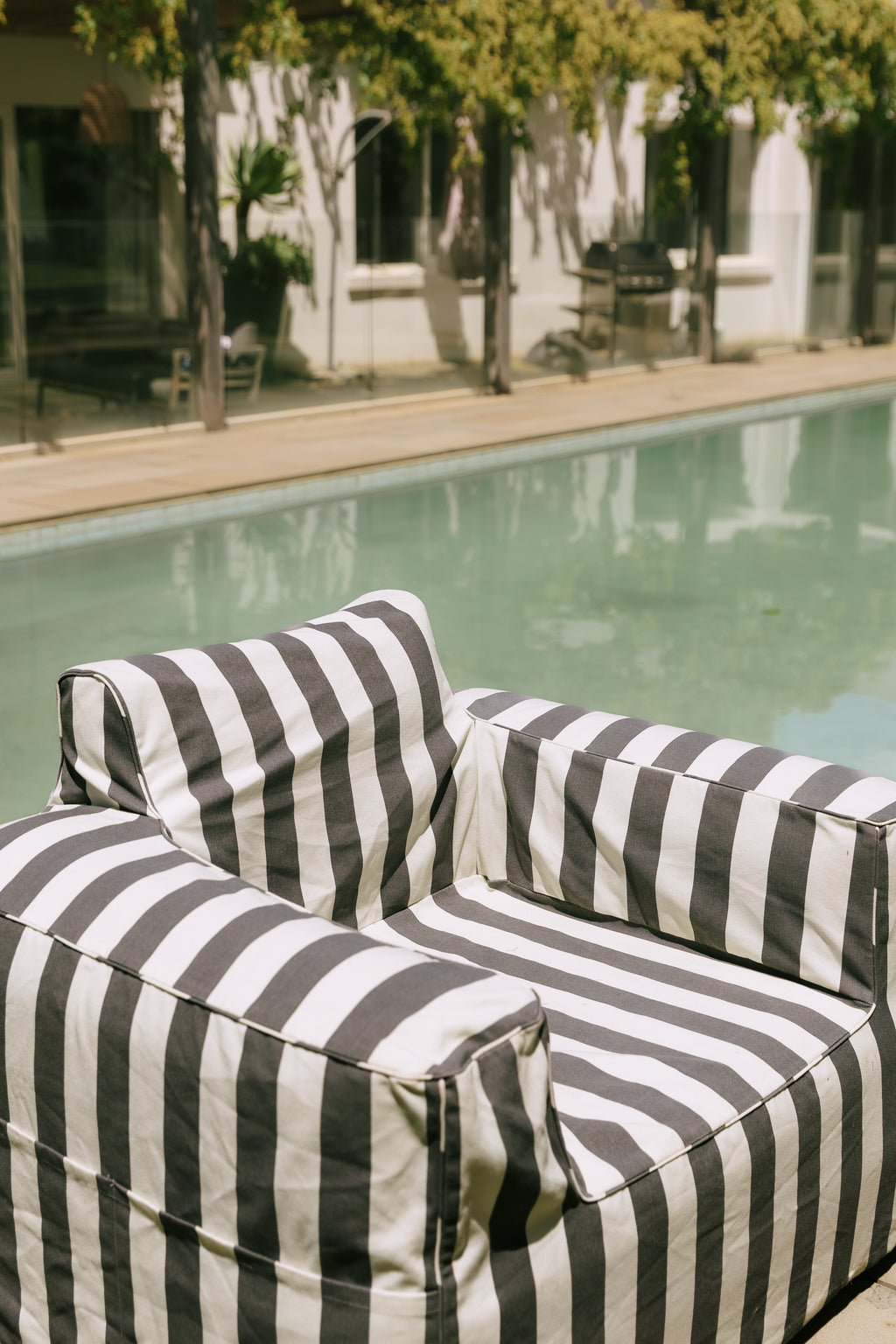 The Clouded Couch Single - Hamptons