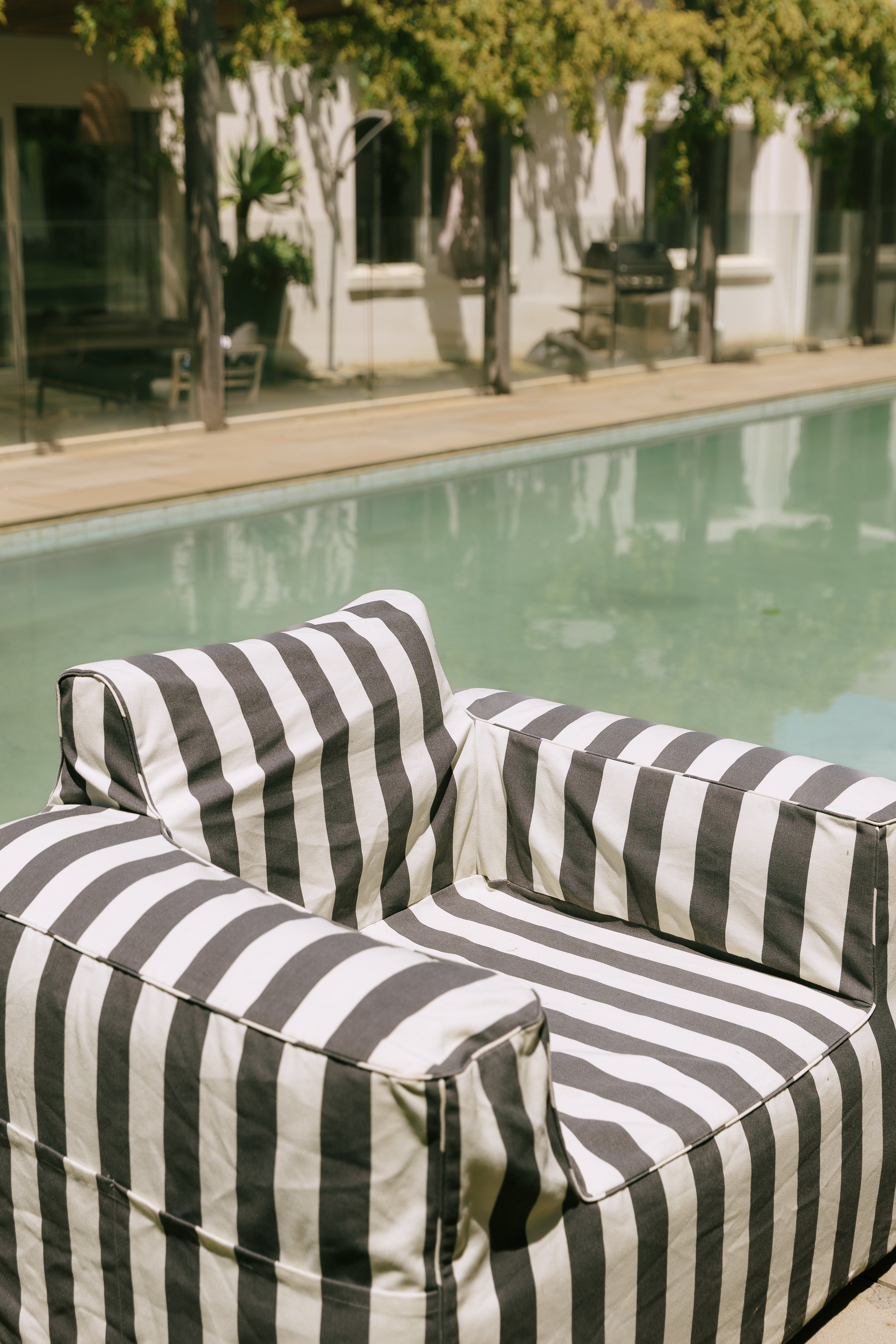 The Clouded Couch Single - Hamptons